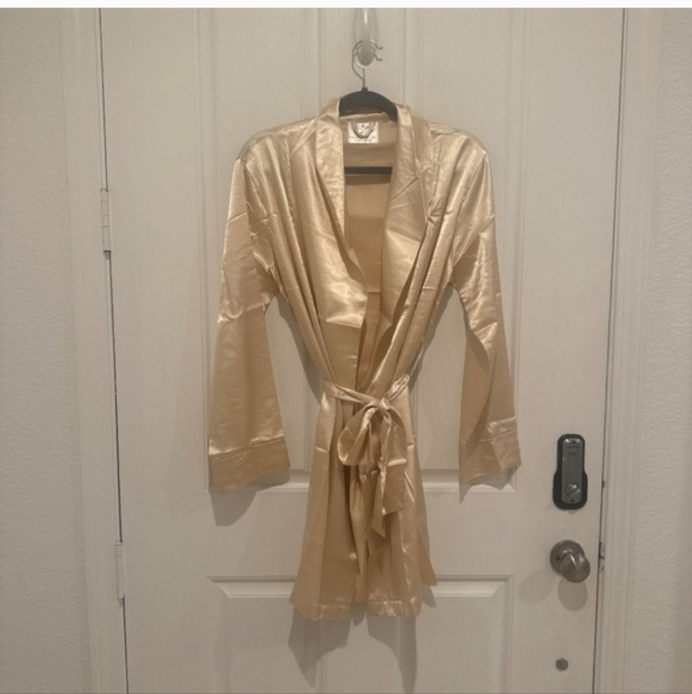 Dose of Roses Champagne Robe, NWT - Picture 2 of 3
